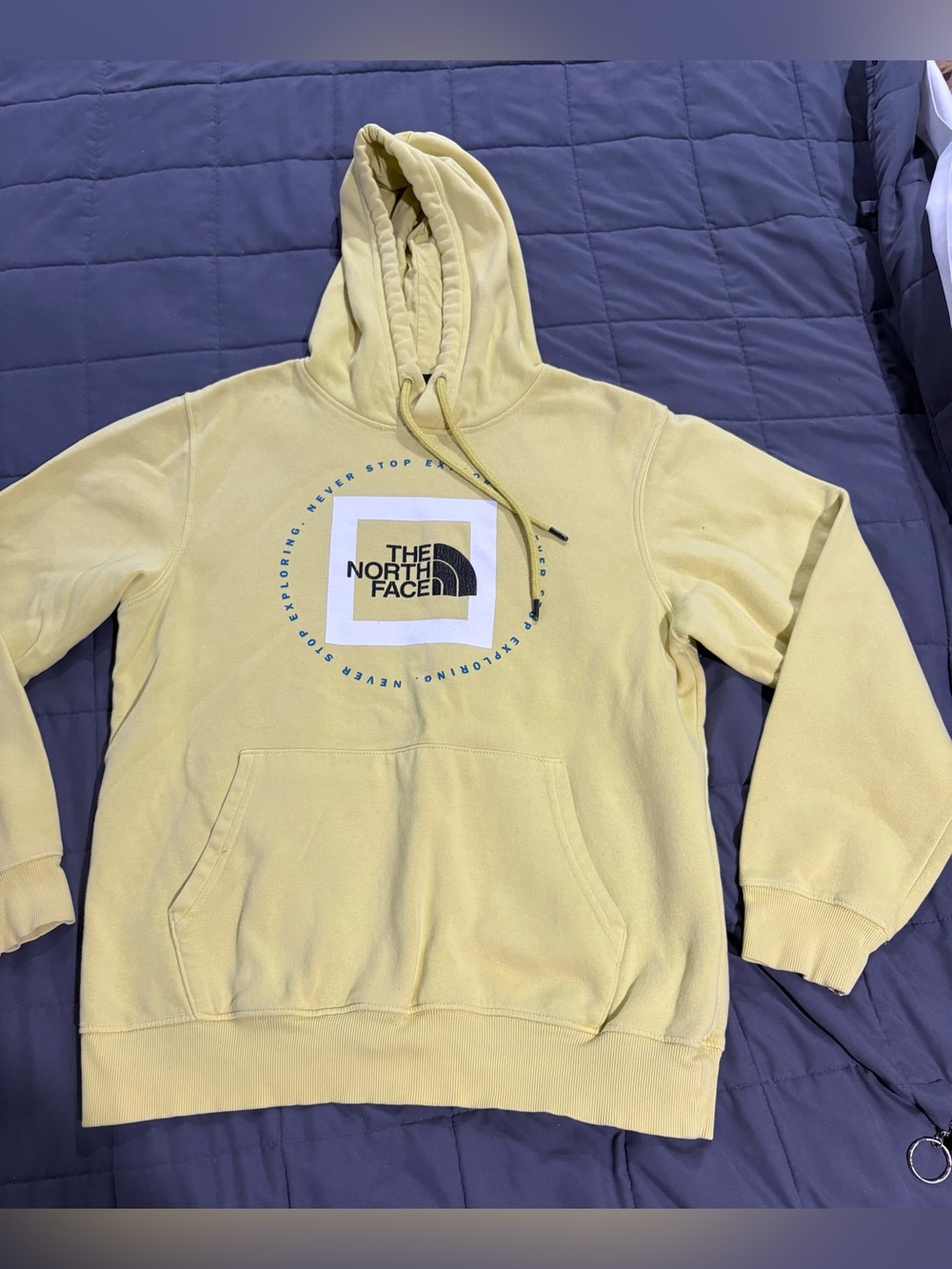 Men’s size small The North Face hoodie sweatshirt like women’s large
